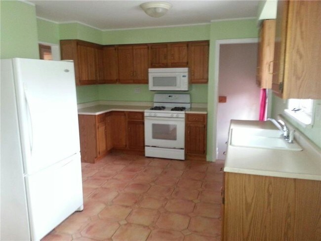 Building Photo - 2417 Chesley Dr