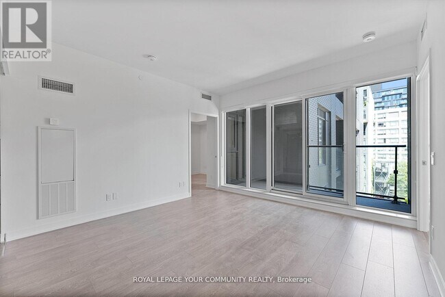 Photo du bâtiment - 543 Richmond St W