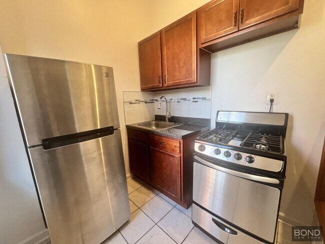 Foto del edificio - 2 bedroom in Brooklyn NY 11206