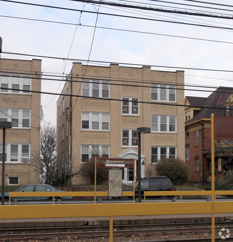 Foto principal - 2728 Broadway Ave