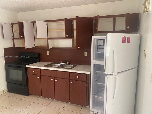 Foto del edificio - 7715 NW 2nd Ct