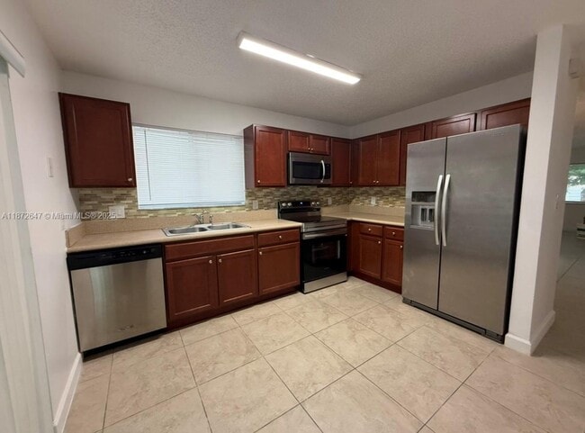 Building Photo - 14465 SW 139th Ave Cir E