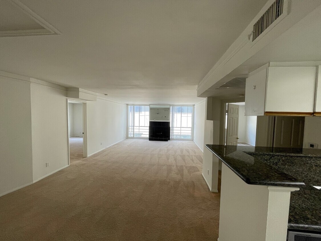 Living Room - 1538 Stoner Ave