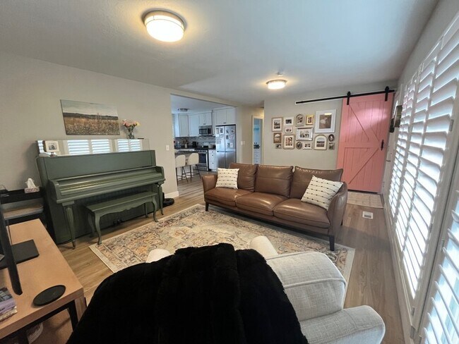 Foto del edificio - 1532 Merlin Way