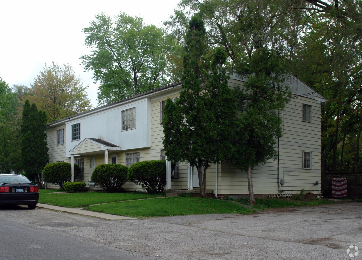 Building Photo - 3885 Rohr Dr