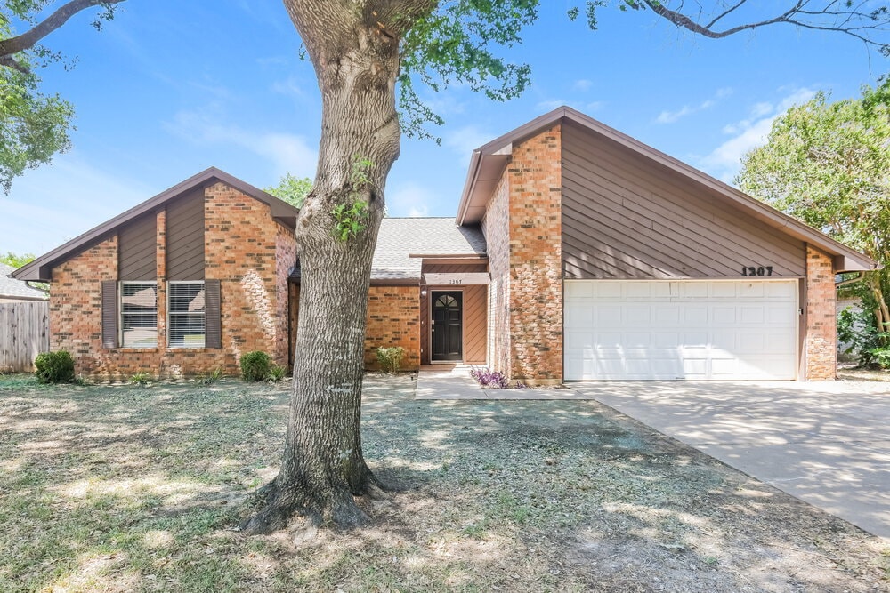 Primary Photo - 1307 Brookfield Ln