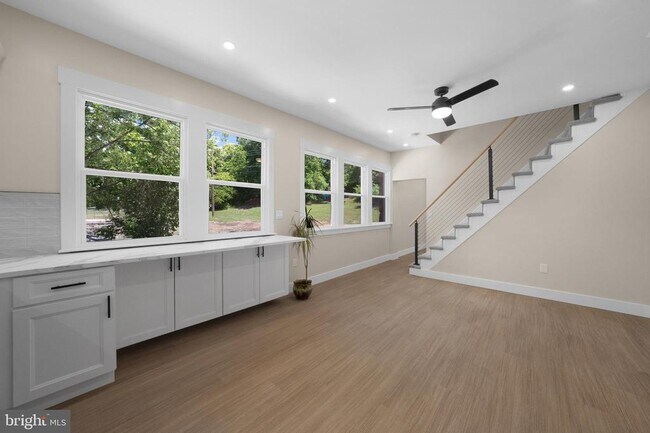 Building Photo - 71 Dreamland Park Dr