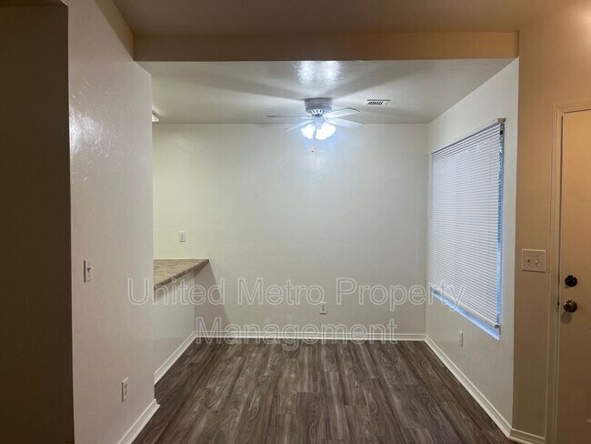 Building Photo - 8372 E Lakeshore Dr