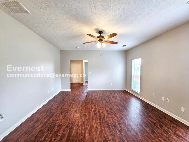 Foto del edificio - 3 Bed, 2 Bath Home with Off-Street Parking / Pet-Friendly / Coming Soon!