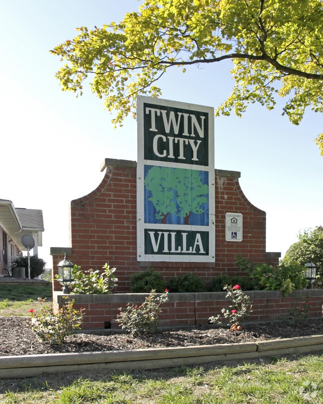 Building Photo - Twin City Villa
