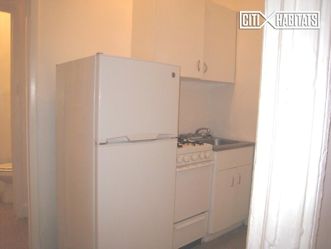 Foto del edificio - 554 W 50th St