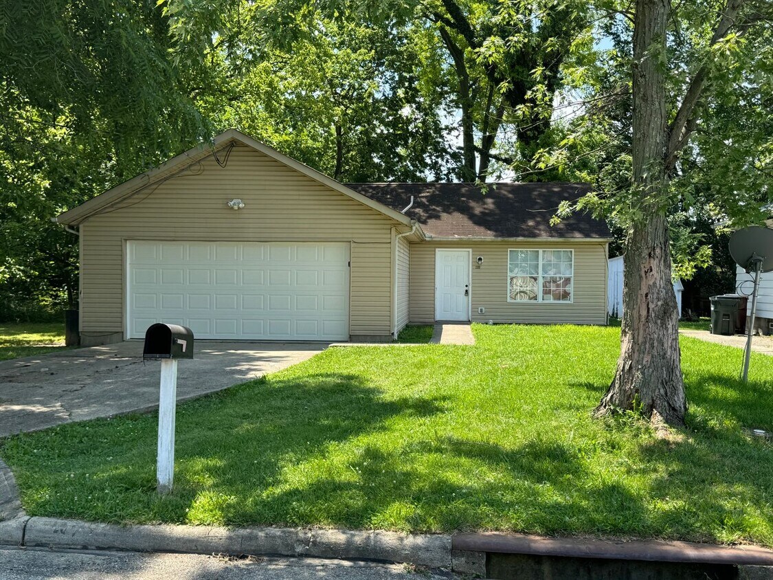 Primary Photo - MT HEALTHY - Simple ranch living 3 bed 1 bath