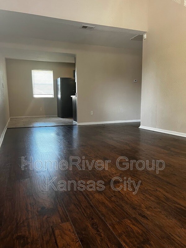 Foto del edificio - 3712 E 9th St