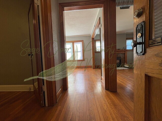 Foto del edificio - MIDTOWN!!! 1/2 MONTH OF FREE RENT!