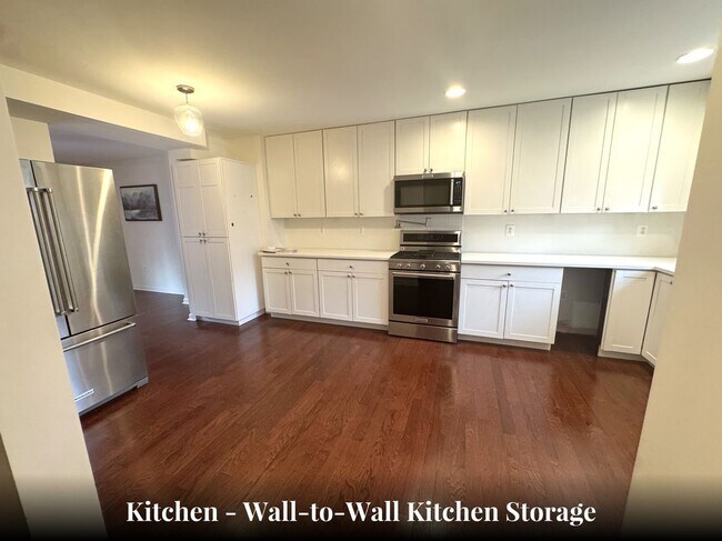Building Photo - 2030 Mayflower Dr