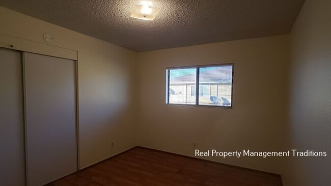 Building Photo - 2+1 Upstairs Apartment in Rosamond