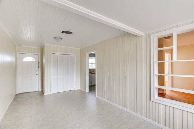 Building Photo - 3314 Albemarle Dr