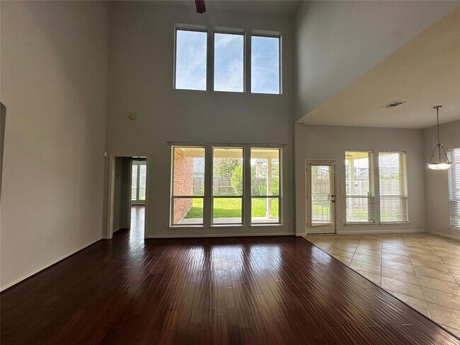 Foto del edificio - 5218 Pebble Bluff Ln