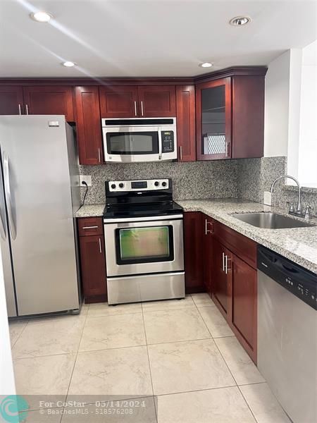 Foto del edificio - 3725 NE 169th St
