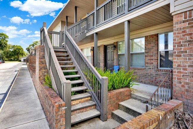 Building Photo - ***Cute 1 Bedroom Apartment in Orange City