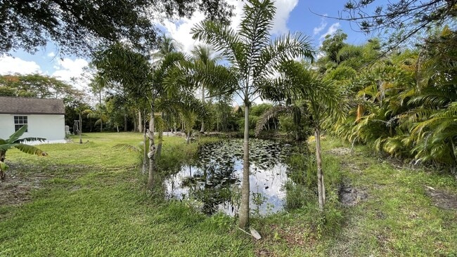 Building Photo - Spacious 3-Bedroom Oasis in Loxahatchee with 2 Full Baths