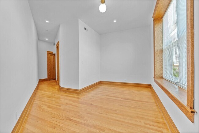 Foto del edificio - 3406 N Sheffield Ave