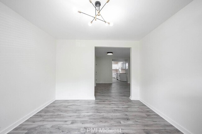 Building Photo - 428 N Bradley Ave