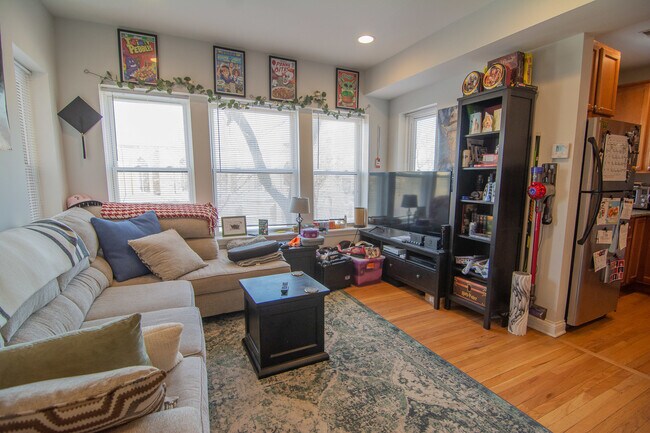 Foto del edificio - 2748 N Kostner Ave