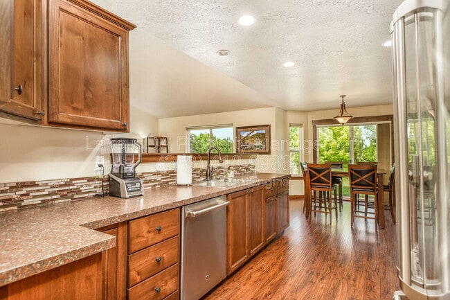 Building Photo - 10231 N Zenith St