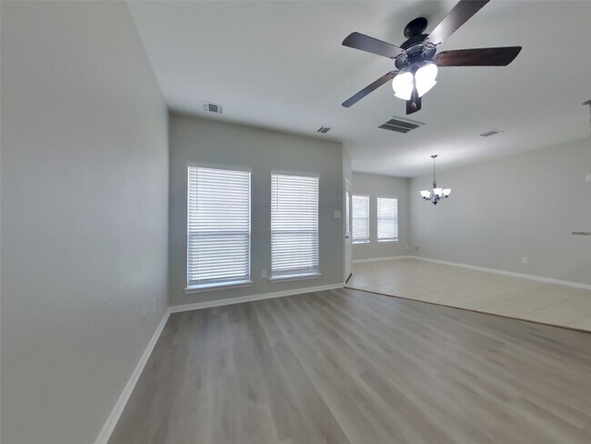 Foto del edificio - 6706 Honey Harvest Ln