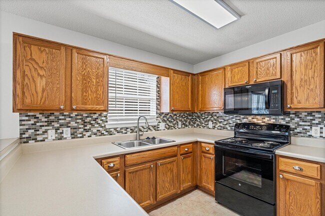 Building Photo - 605 Westchase Ct S