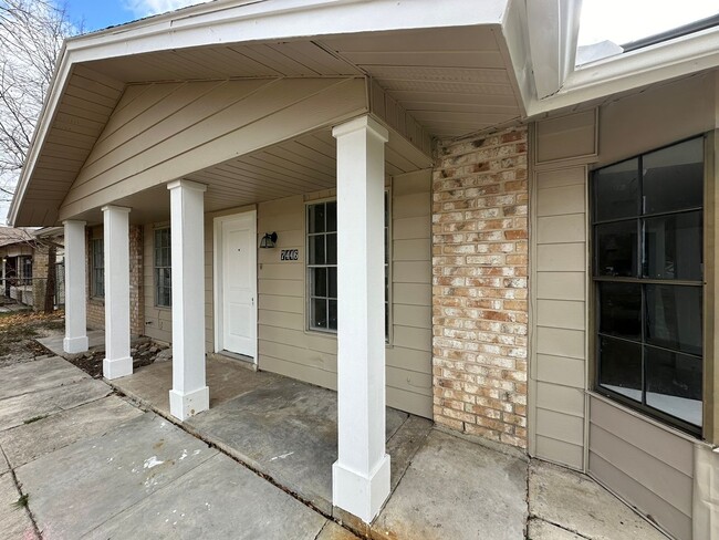 Building Photo - 4-BEDROOM NEAR LACKLAND AFB