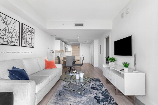 Foto del edificio - 121 NE 34th St