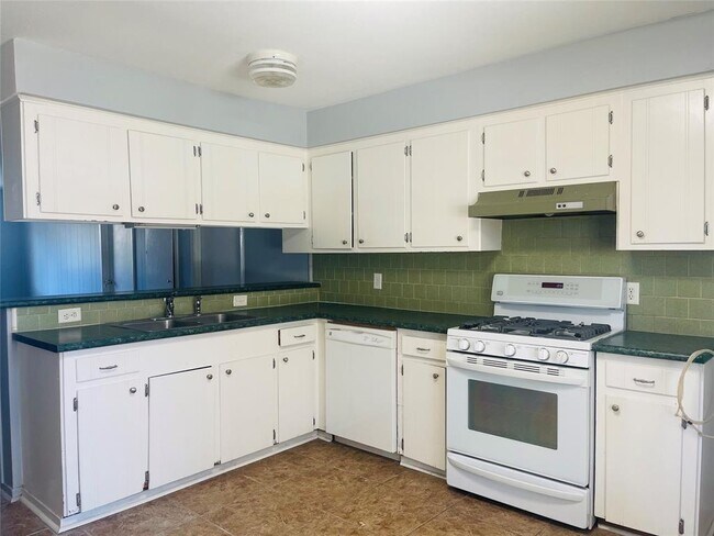 Building Photo - 23039 Cranberry Trail