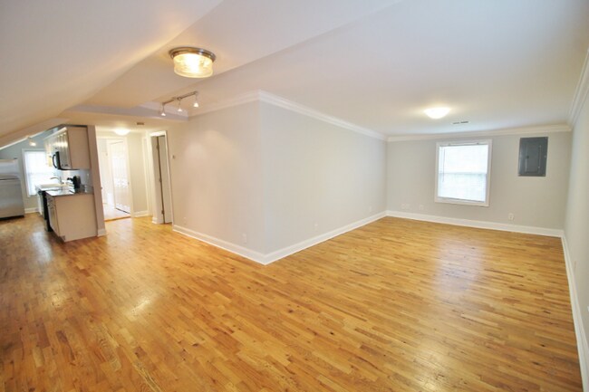 Building Photo - 1711 Villa Pl