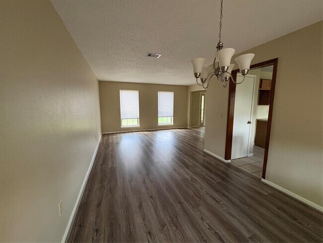 Foto del edificio - 3310 Mulberry Hill Ln