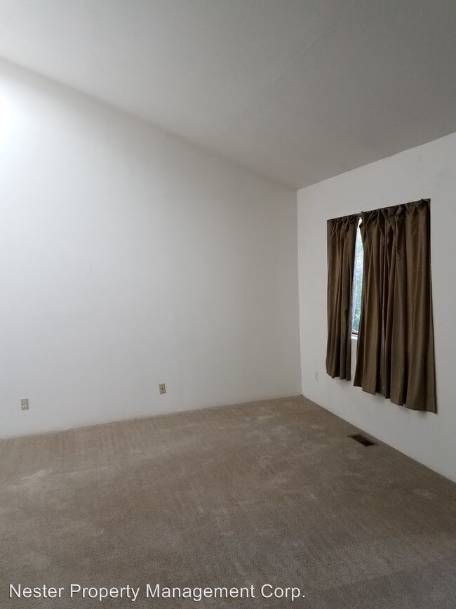 Building Photo - 210 W Brookside St