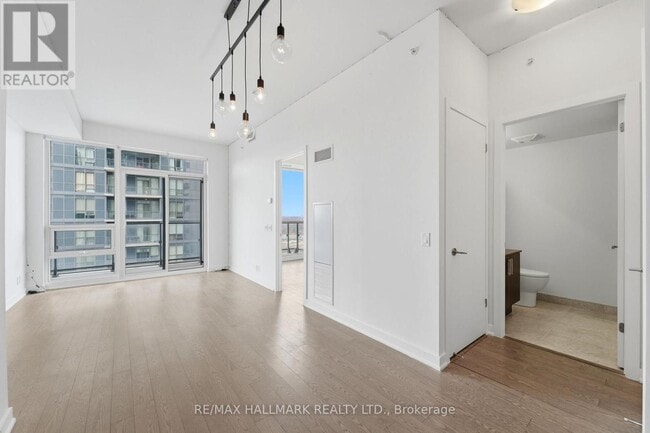 Building Photo - 2212 Lake Shore Blvd W