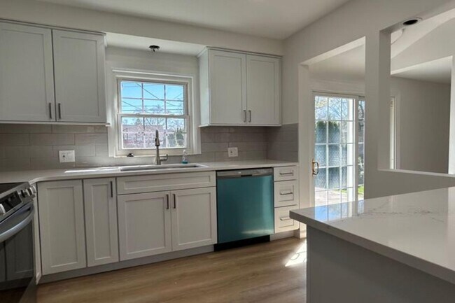Foto del edificio - 2194 Dorchester Rd