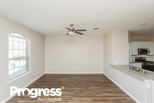 Building Photo - 720 Willow Ln
