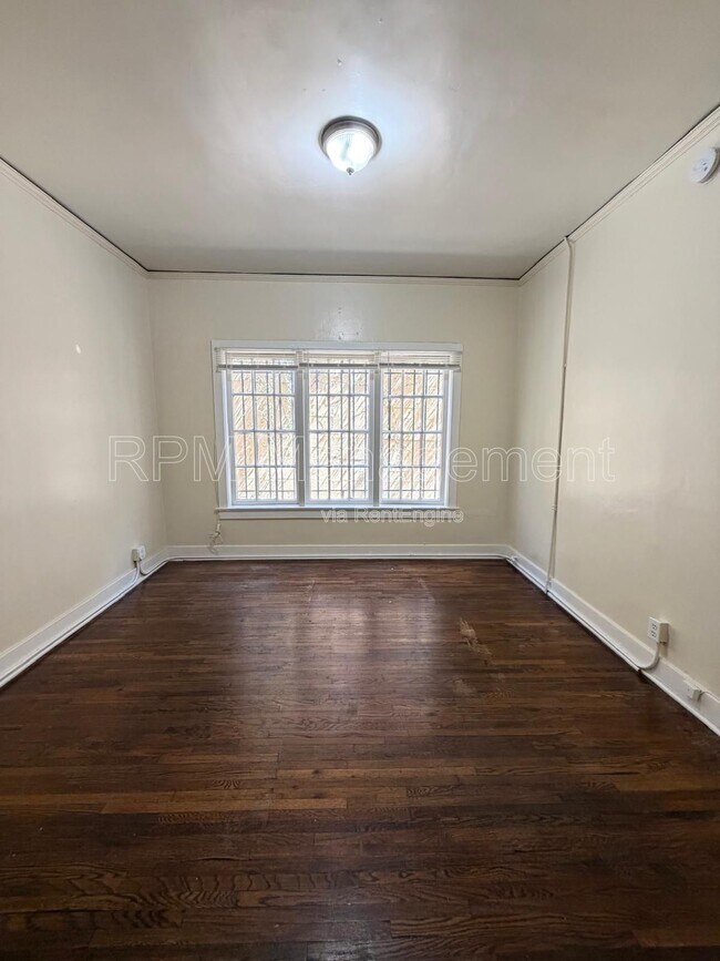 Foto del edificio - 1825 Ivar Ave
