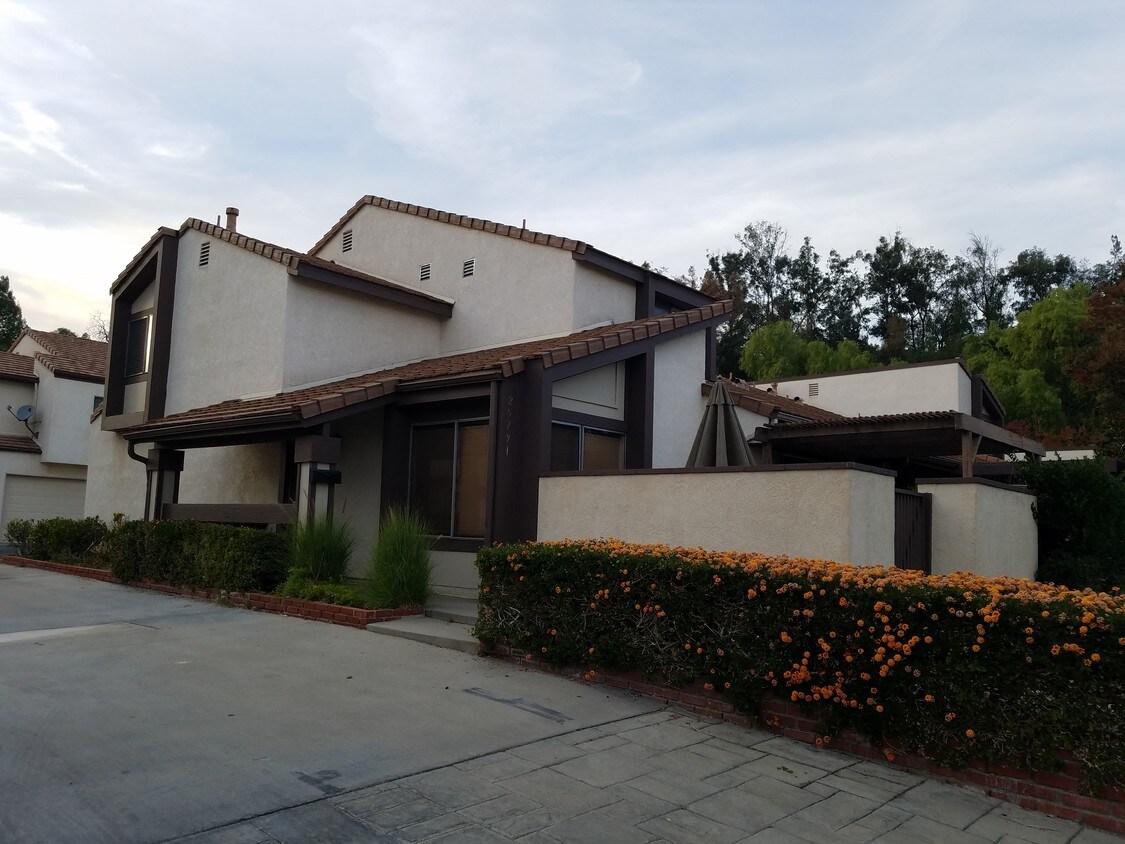 25791 Vista Fairways Dr, Santa Clarita, CA 91355 Townhome Rentals in