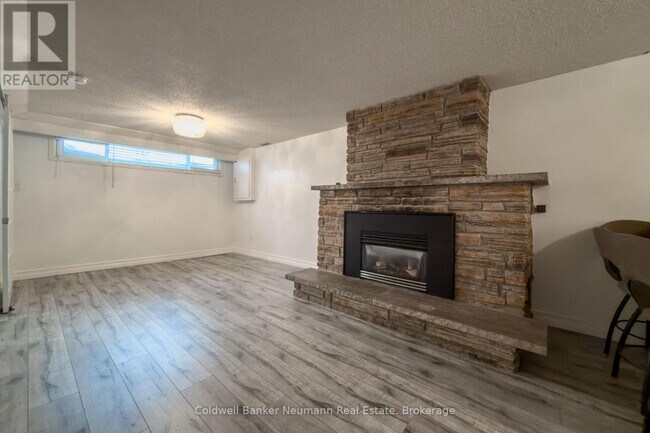 Building Photo - 92 Brant Ave