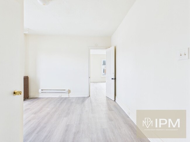 Building Photo - 1001 W Princess St