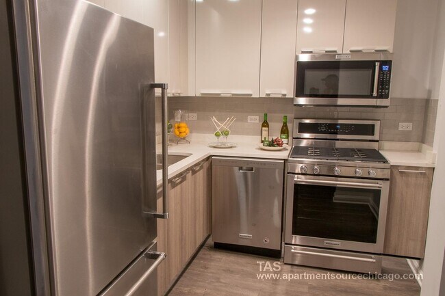 Photo - 932 W Dakin St Apartment