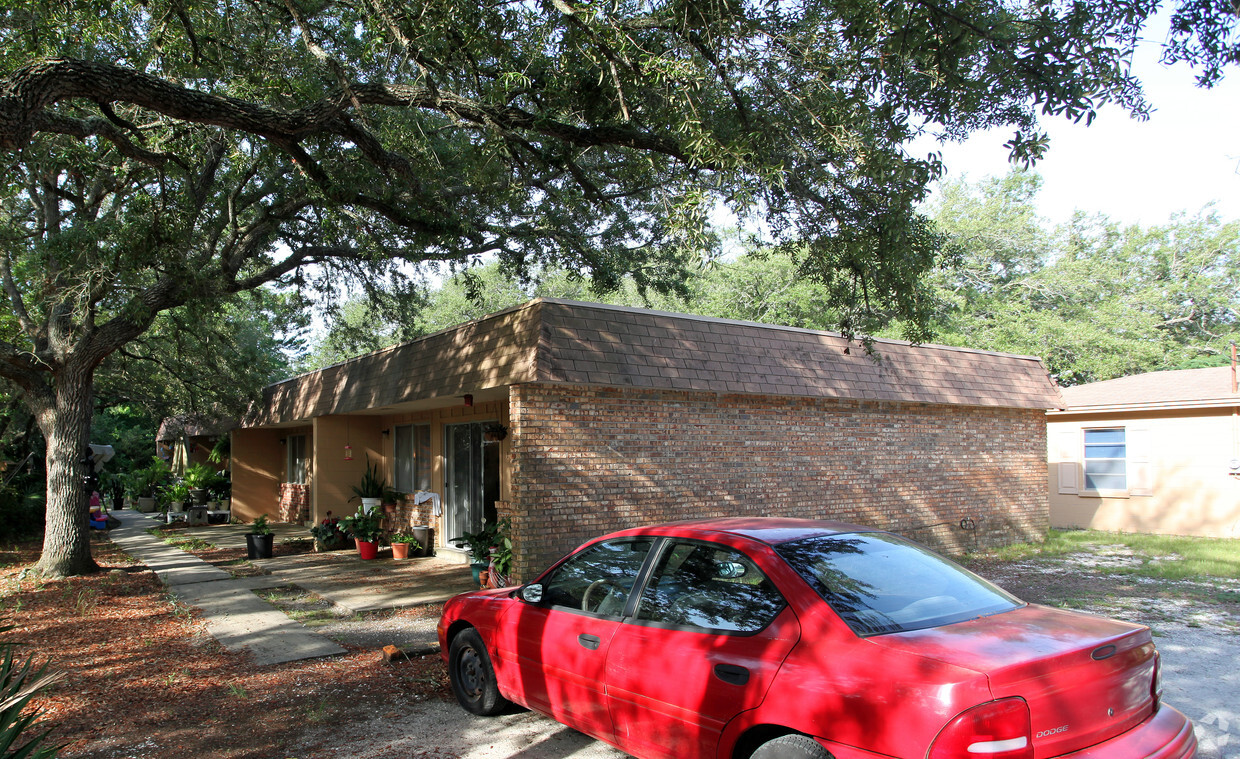 Building Photo - 76 4th Ave
