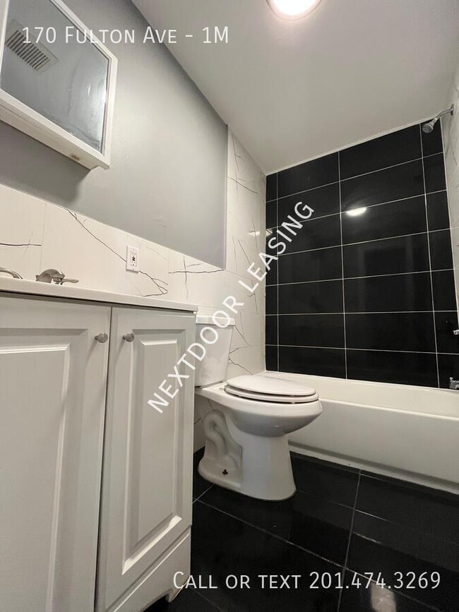 Foto del edificio - 170 Fulton Ave