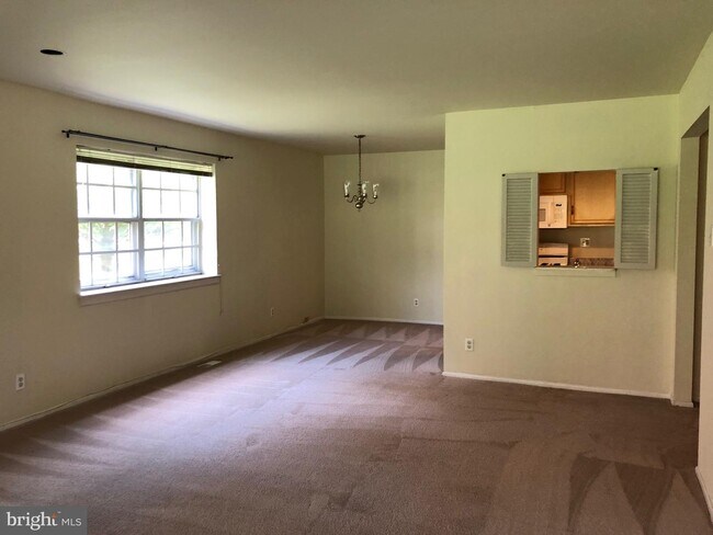 Building Photo - 432 Drummers Ln