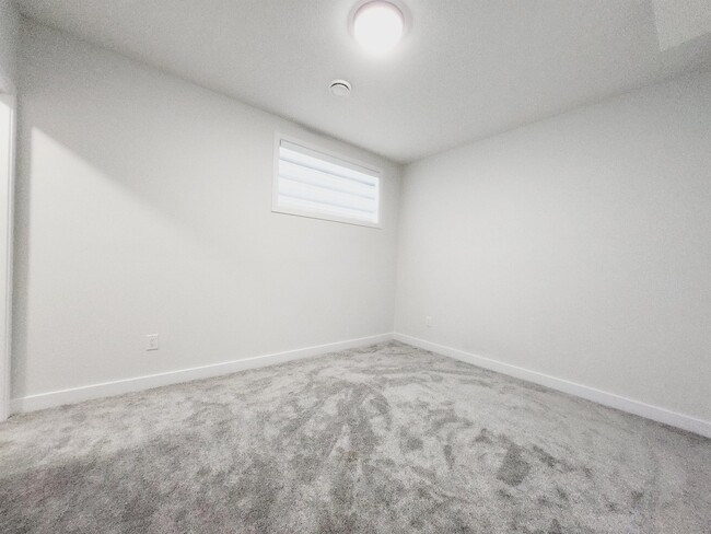 Building Photo - 9475 Colak Ln SW