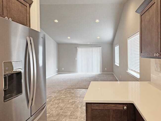 Building Photo - Pet Friendly - Newer Lebanon 3/2 Single Fa...